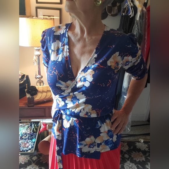 veronica m blue floral wrap top - Picture 2 of 10